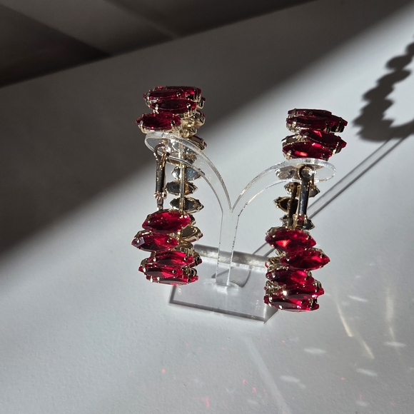 Audrey L Ruby Red Crystal and Gold Statement Earrings 🎁🔥 - Picture 7 of 10